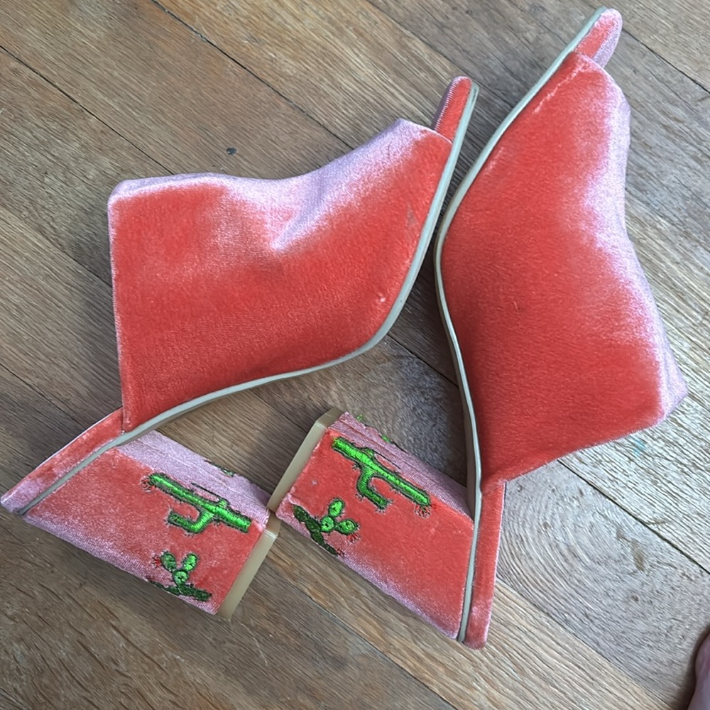 ModCloth 10 Coral Velvet Cactus Mules - Picture 2 of 7
